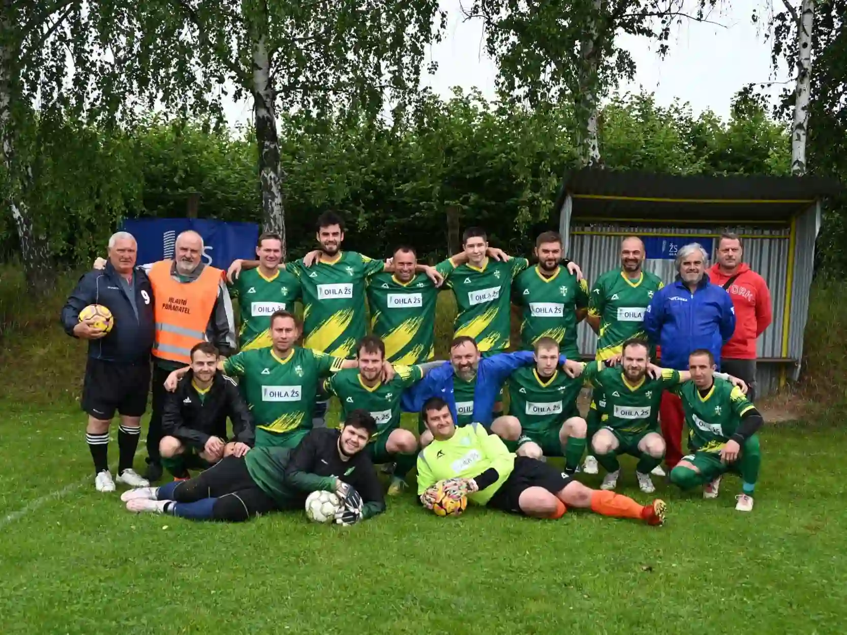 Skupinové focení fotbalového týmu TJ Petrovice.